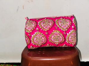 Pochette zippée en coton matelassé faite à la main, imprimée, pour maquillage, organiseur de voyage, pochette de rangement cosmétique - Product Image 2