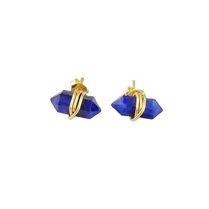 Vente en gros de boucles d'oreilles en argent sterling 925 plaqué or avec saphir, style crayon – Bijoux faits à la main avec fil doublement enroulé - Product Image 1