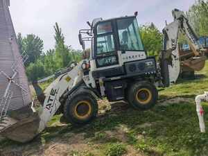 Nouvelle chargeuse-pelleteuse 4x4 KETTER avec pelle arrière pour les travaux de construction municipale en Afrique et en Amérique du Sud - Product Image 1
