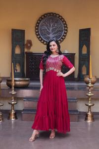 Vestido Anarkali de Diseñador con Bordado de Lentejuelas Zari y Apliques Florales, Vestido de Novia para Exportación - Product Image 4