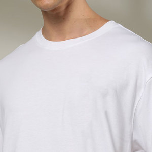 Camiseta de lujo personalizada, de tela gruesa, con impresión de logotipo, cuello redondo, camiseta básica extragrande para hombre. - Product Image 5
