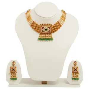 Collar de Perlas Blancas con Malla, Conjunto de Collar Kundan con Cuentas Verdes Bañadas en Oro y Trabajo de Perlas, Tradicional - Product Image 3