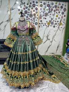 Robe afghane Kuchi luxueuse verte brodée, manches longues, col montant, robe de bal longue, tenue de soirée, broderie à la main, satin - Product Image 2