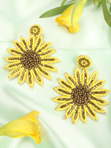 Boucles d'oreilles brodées : Dernier design de bijoux faits main en perles de rocaille, broderie au point de croix par MD HANDICRAFTS - Product Image 4