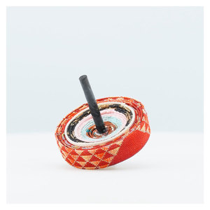 Magnífico Trompo de Descompresión Kyo-Koma Nishijin-Ori Tradicional de Madera Hecho a Mano de Calidad Óptima para Ventas - Product Image 1