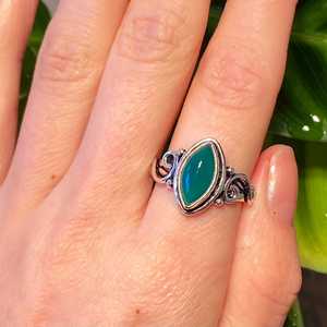 แหวนหยกเขียวทำมือ สวมใส่ได้ทุกวัน แหวนสไตล์โบโฮเรียบง่าย ของขวัญสำหรับคุณแม่ ของขวัญปีใหม่ เครื่องประดับเงินแท้ - Product Image 3