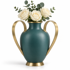 Vase à fleurs ovale en métal doré martelé de forme ovale, avec une silhouette sculpturale magnifique et une finition métallique artisanale riche. - Product Image 6