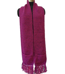 Écharpe tricotée unisexe épaisse de luxe - Design au crochet fini à la main - Accessoire d'hiver doux avec logo de marque personnalisé - Product Image 1