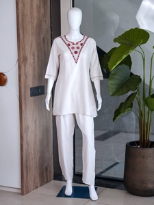 Ensemble Kurta en Rayonne Blanche avec Col Brodé pour Femme, Coupe Décontractée, Longueur Cheville, Style Indien/Pakistanais, Séchage Rapide - Product Image 4