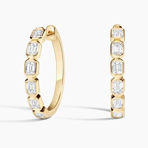 Pendientes de Aro con Bisel de Oro Amarillo y Moissanita Corte Esmeralda, Estilo Lindo para Mujer, Joyería Fina Hecha a Mano - Product Image 1