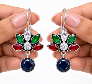 Vente en gros de boucles d'oreilles créoles tendance en acier inoxydable, style tribal bohème, multicolores et à motif floral |   Bijou ethnique en argent oxydé avec zircon - Product Image 3