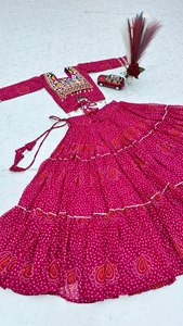 Conjunto Premium de Lehenga Choli Fox Georgette para Mujer con Bordado de Hilo, Trabajo Codi y Falda de 9 Metros - Product Image 2