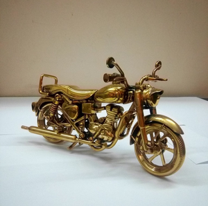 Decoración de Escritorio para Sala de Estar o Dormitorio, Modelo de Bicicleta de Latón, Regalo Hecho a Mano para un Amigo, Fiesta de Cumpleaños, Bicicleta Dorada Hecha a Mano - Product Image 1