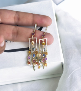 Pendientes de Oro de 14K con Múltiples Zafiros y Aventurina Verde en Forma de Gota, Modelo Prism Waterfall - Product Image 6