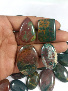 Cabochons en agate sanguine naturelle en gros avec des taches vertes et rouges profondes, parfaits pour les bagues, les pendentifs et la fabrication de bijoux - Product Image 4