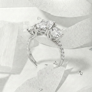 Anillo de Diamantes de Tres Corte en Plata de Ley 925 Hecho a Mano, de Alta Demanda, para Compromiso y Boda, Disponible para la Venta - Product Image 3