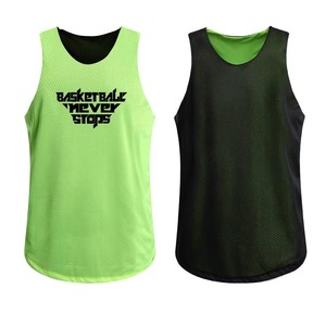 เสื้อบาสเก็ตบอลแบบกลับด้านได้ ผ้าตาข่าย สีเขียว-ดำ ระบายอากาศได้ดี สำหรับผู้ใหญ่ทุกเพศ ทุกฤดู พิมพ์ลายชื่อผู้เล่นด้วยความร้อน - Product Image 1