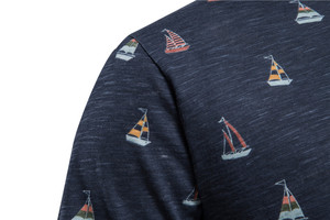 Camiseta Casual de Manga Corta con Cuello Redondo y Estampado de Veleros Azul Marino para Hombre, Corte Regular, Tejido de Punto de Algodón - Product Image 3