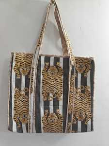 Bolso Tote Kantha Acolchado Hecho a Mano, Bolso de Mano de Algodón Estampado, Bolso de Moda para Compras, Playa y Uso Diario - Product Image 2