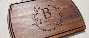 Tabla de Cortar Rectangular de Madera de Acacia Grabada Personalizada con Agarre Manual, Tabla de Cocina de Madera Maciza Antideslizante con Logotipo Personalizado - Product Image 3