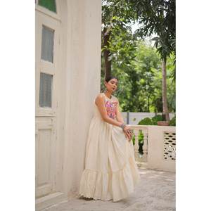 Robe trapèze faite main spéciale Navratri avec broderie multi-fils et taille empire - Product Image 3