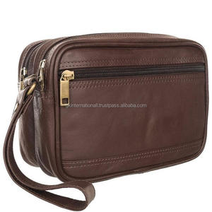 Trousse de toilette en cuir avec un design attrayant disponible en couleur brun noir et beige - Product Image 2