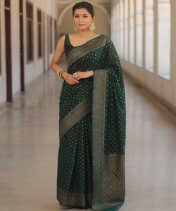 Sari de Seda Verde Esmeralda con Borde Zari, Estilo Banarasi, Tradicional Indio, para Bodas y Fiestas, Largo hasta el Suelo, Corte Regular, para Mujer - Product Image 1
