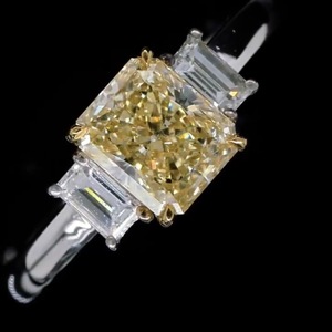 Anillo Solitario de Diamante Cultivado en Laboratorio con Corte Esmeralda, Piedras Laterales Baguette, Oro Blanco de 14K, Certificado IGI, Anillo de Compromiso Clásico para Mujer - Product Image 2