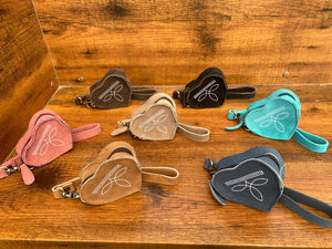 Nuevo Mini monedero con cremallera de cuero de ante en forma de corazón con muñequera, monedero Vintage para mujer, monedero de cuero genuino a la moda - Product Image 4