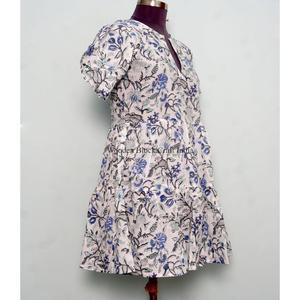 ชุดเดรสทรงเอไลน์สั้นพิมพ์ลายดอกไม้ดิจิทัล ผ้าฝ้ายธรรมชาติ 100% เอวธรรมชาติ เป็นมิตรกับสิ่งแวดล้อม เหมาะสำหรับการเดินทางอย่างเป็นทางการ สวมใส่สบายสำหรับผู้หญิง - Product Image 4