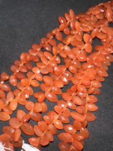 Perles de cornaline facettées en forme de marquise : Chaîne de bijoux de 8 pouces (6x11mm) - Product Image 1