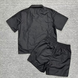 Ensemble chemise et short en satin à manches courtes pour homme, couleur personnalisée, boutons sur le devant, vêtements décontractés d'automne, impression de logo personnalisée de haute qualité - Product Image 2