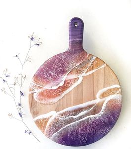 Planche à découper décorative en résine et bois avec fleurs pressées, tranches d'orange et poignée en queue de poisson - Product Image 2