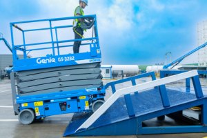 รถยกกรรไกรไฟฟ้า Genie GS-3232 คุณภาพสูง ขนาด 32 ฟุต แพลตฟอร์มทำงานบนที่สูงแบบไฮดรอลิก ขับเคลื่อนด้วยตัวเอง ได้รับการรับรองมาตรฐาน CE ราคาถูก - Product Image 6