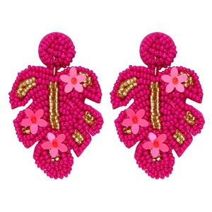 Pendiente de hoja Rosa bordado con cuentas de moda de alta calidad con joyería artesanal elegante y toque de ternura elegante de la India - Product Image 1