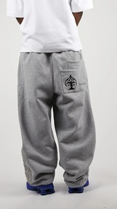 Pantalon de jogging unisexe gris en molleton brodé coupe ample streetwear gothique hip-hop décontracté - Product Image 3