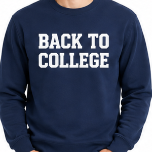 Sweat-shirt bleu marine très demandé avec imprimé « Retour à l'université » blanc, col rond décontracté – Vêtements universitaires haut de gamme - Product Image 2