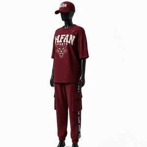 Ensemble deux pièces pour femme en molleton de coton de haute qualité, t-shirt et pantalon cargo à empiècements latéraux couleur bordeaux uni, logo imprimé personnalisé. - Product Image 4