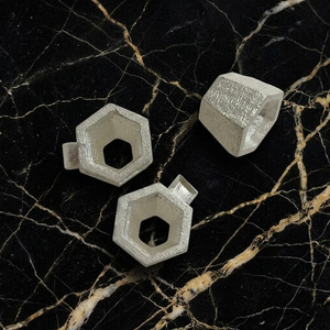 Bisel hexagonal de plata esterlina reciclada hecho a mano de alta calidad para la creación de colgantes de cabujón personalizados y anillos solitarios. - Product Image 4