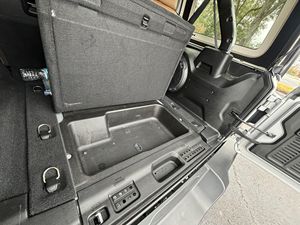 Jeep Wrangler Unlimited Rubicon 4x4 2022 Usado en Buen Estado, con Volante a la Izquierda y Derecha - Product Image 2