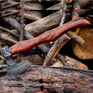 Hache Viking en acier Damas forgée à la main, personnalisée, pour le camping, avec manche ergonomique en bois et étui en cuir - Product Image 2