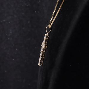 จี้เพชรทรงกลมเพาะเลี้ยงในห้องปฏิบัติการ ได้รับการรับรองจาก IGI ตัวเรือนทองคำ โรสโกลด์ ไวท์โกลด์ หรือเงิน สี D-E-F ความใส VVS-VS พร้อมสายสร้อย - Product Image 6