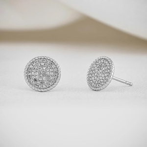 Boucles d'oreilles clous en argent sterling 925, pavé complet de moissanite couleur D VVS, certifiées IGI, serties griffes, motif floral tendance, pour hommes et femmes - Product Image 4