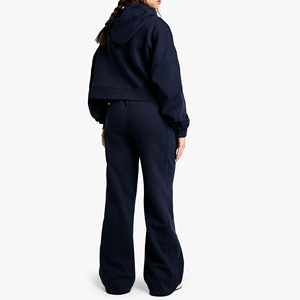 ชุดเซ็ตแทรคสูทผู้หญิงแบบมีฮู้ดสำหรับฤดูหนาว ผ้าสีพื้น เสื้อครอปคอสูงและกางเกงจ็อกเกอร์ 2 ชิ้น กระเป๋าเข้าชุด ชุดลำลอง - Product Image 2