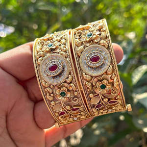 Ensemble de bracelets ouverts Meenakari en pierre Pota plaquée or ensembles de bijoux fins - Product Image 1
