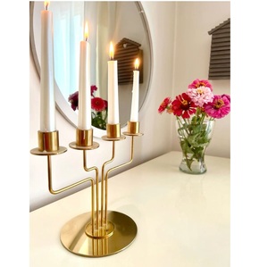 Support de bougie sculptural artisanal en laiton vieilli, motif bouquet botanique, à 3 bras, avec tige feuillue, pour cheminées élégantes - Product Image 5