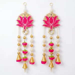 Décoration murale florale de lotus rose avec des cordes de perles, des pompons à perles dorées, décoration bohème pour mariage, salon intérieur - Product Image 1