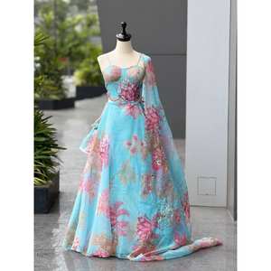 Lehenga Choli fait main pour les occasions spéciales, coupe trapèze, avec broderies et sequins, imprimé floral, taille empire - Product Image 1