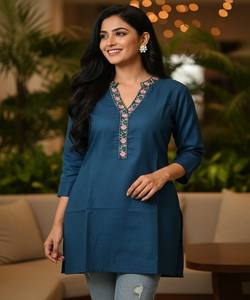 Prenda Étnica de Lujo con Bordado a Mano de Algodón Mágico, Aspecto Exquisito, Color Verde Azulado, Disponible en Stock, Precio al por Mayor, Ideal para Oficina - Product Image 1