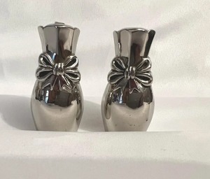 Modern Bow Style Silver Metal Salt <b>And</b> Pepper Shakers <b>Set</b> Perfect For Home Kitchen <b>And</b> Dining Table Decorative <b>Spice</b> Storage - Product Image 5